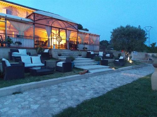Отель Domaine Saint Victor La Tour-d'Aigues Экстерьер фото