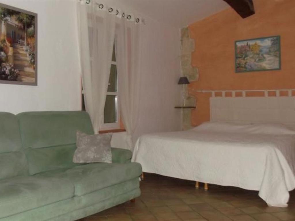 Отель Domaine Saint Victor La Tour-d'Aigues Экстерьер фото